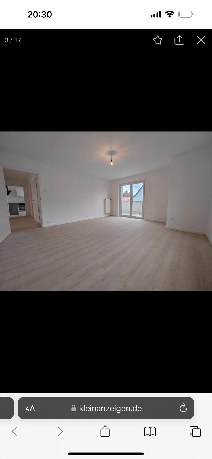 Renovierter leerer Wohnraum mit hellem Boden